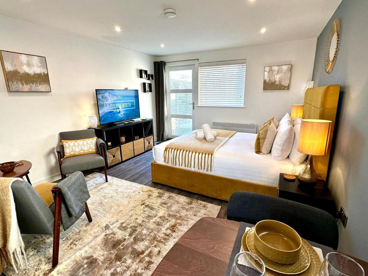 A Cozy Hideaway With Balcony - Close To Beach Bournemouth Eksteriør billede